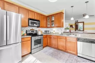 Photo #5: 240023373 Listing