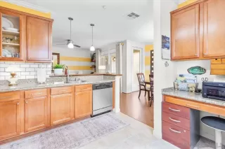 Photo #6: 240023373 Listing