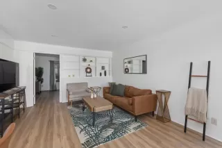 Photo #2: 240023487 Listing 