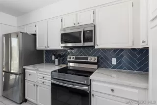 Photo #6: 240023487 Listing 