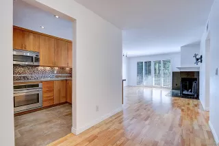 Photo #5: 240023506 Listing