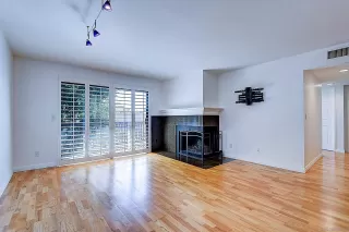 Photo #6: 240023506 Listing