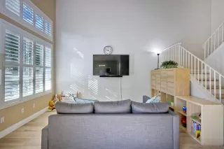 Photo #5: 240023537 Listing