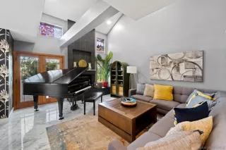 Photo #1: 240023571 Listing 