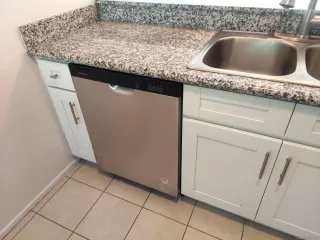 Photo #5: 240023586 Listing