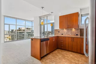 Photo #2: 240023604 Listing