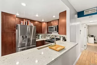 Photo #4: 240023629 Listing