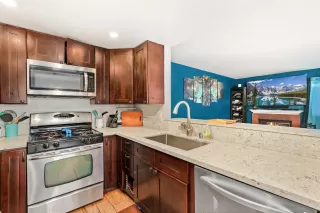 Photo #5: 240023629 Listing