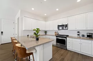 Photo #5: 240023640 Listing