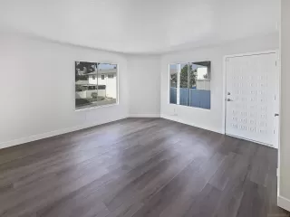 Photo #2: 240023648 Listing