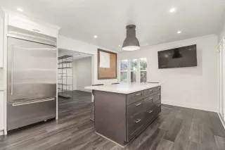 Photo #3: 240023713 Listing