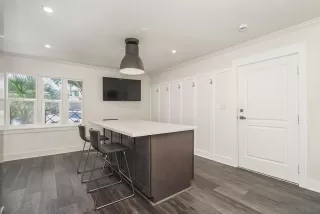 Photo #5: 240023713 Listing