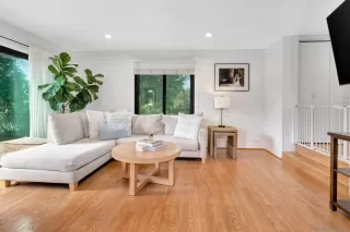 Photo #6: 240023744 Listing