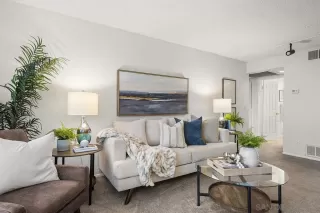 Photo #4: 240023768 Listing