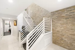 Photo #5: 240023824 Listing