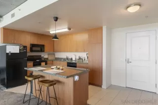 Photo #5: 240023887 Listing