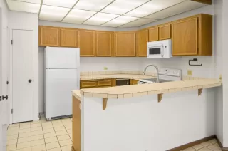 Photo #5: 240023913 Listing