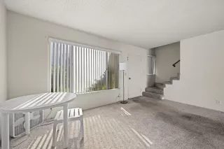 Photo #3: 240024019 Listing