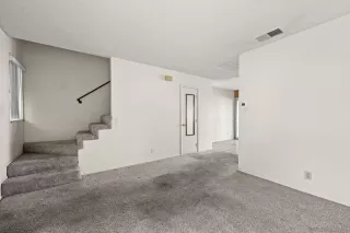 Photo #4: 240024019 Listing