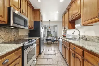 Photo #3: 240024176 Listing