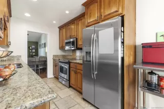 Photo #4: 240024176 Listing