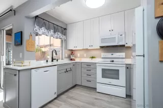 Photo #5: 240024287 Listing