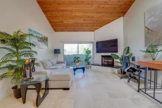 Photo #3: 240024295 Listing