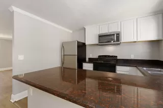 Photo #4: 240024301 Listing 