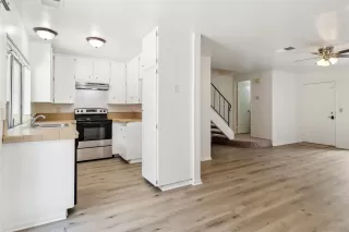 Photo #5: 240024380 Listing