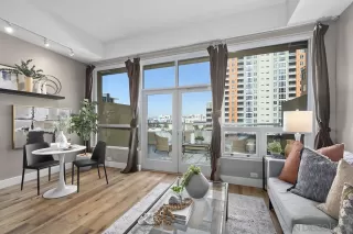 Photo #4: 240024384 Listing