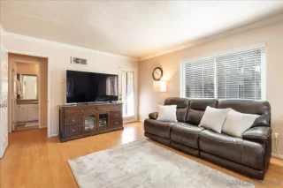 Photo #4: 240024422 Listing