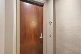 Photo #4: 240024425 Listing