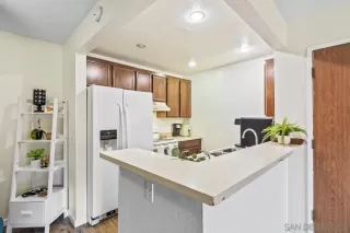 Photo #5: 240024582 Listing