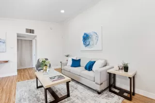 Photo #6: 240024699 Listing