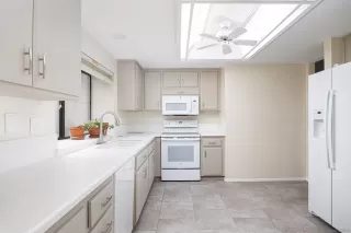 Photo #1: 240024767 Listing