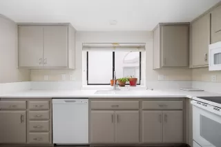 Photo #2: 240024767 Listing