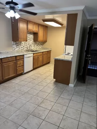 Photo #3: 240024887 Listing 