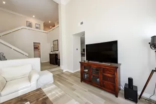 Photo #1: 240024953 Listing 