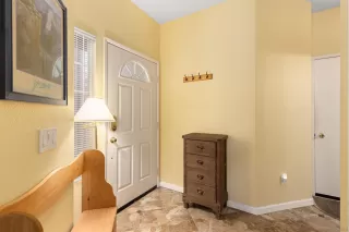 Photo #4: 240025012 Listing