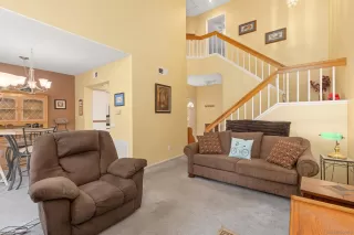 Photo #5: 240025012 Listing