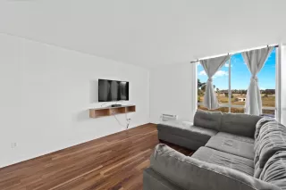 Photo #3: 240025064 Listing 