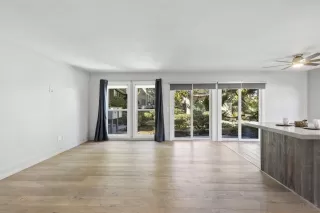 Photo #6: 240025094 Listing