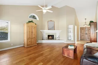 Photo #2: 240025175 Listing