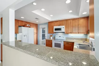 Photo #6: 240025175 Listing