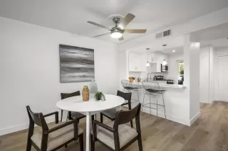 Photo #5: 240025213 Listing