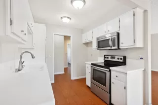 Photo #3: 240025240 Listing