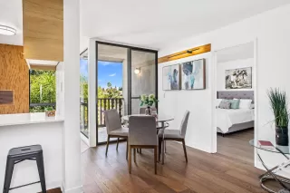 Photo #5: 240025278 Listing