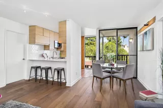 Photo #6: 240025278 Listing