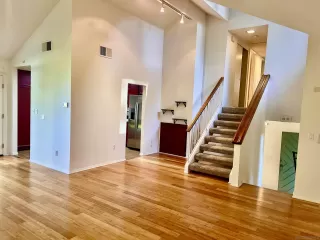 Photo #4: 240025290 Listing