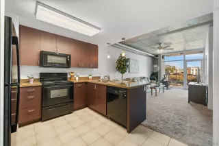 Photo #2: 240025347 Listing